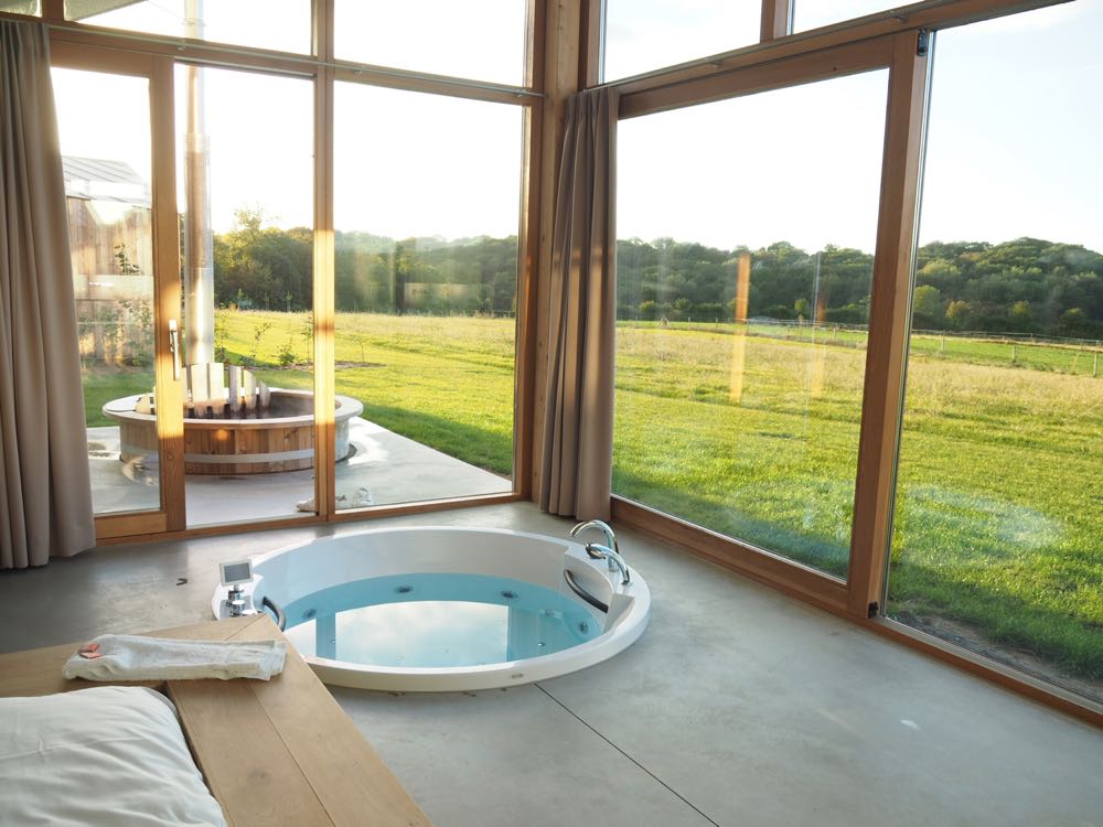 huisje met jacuzzi in de tuin