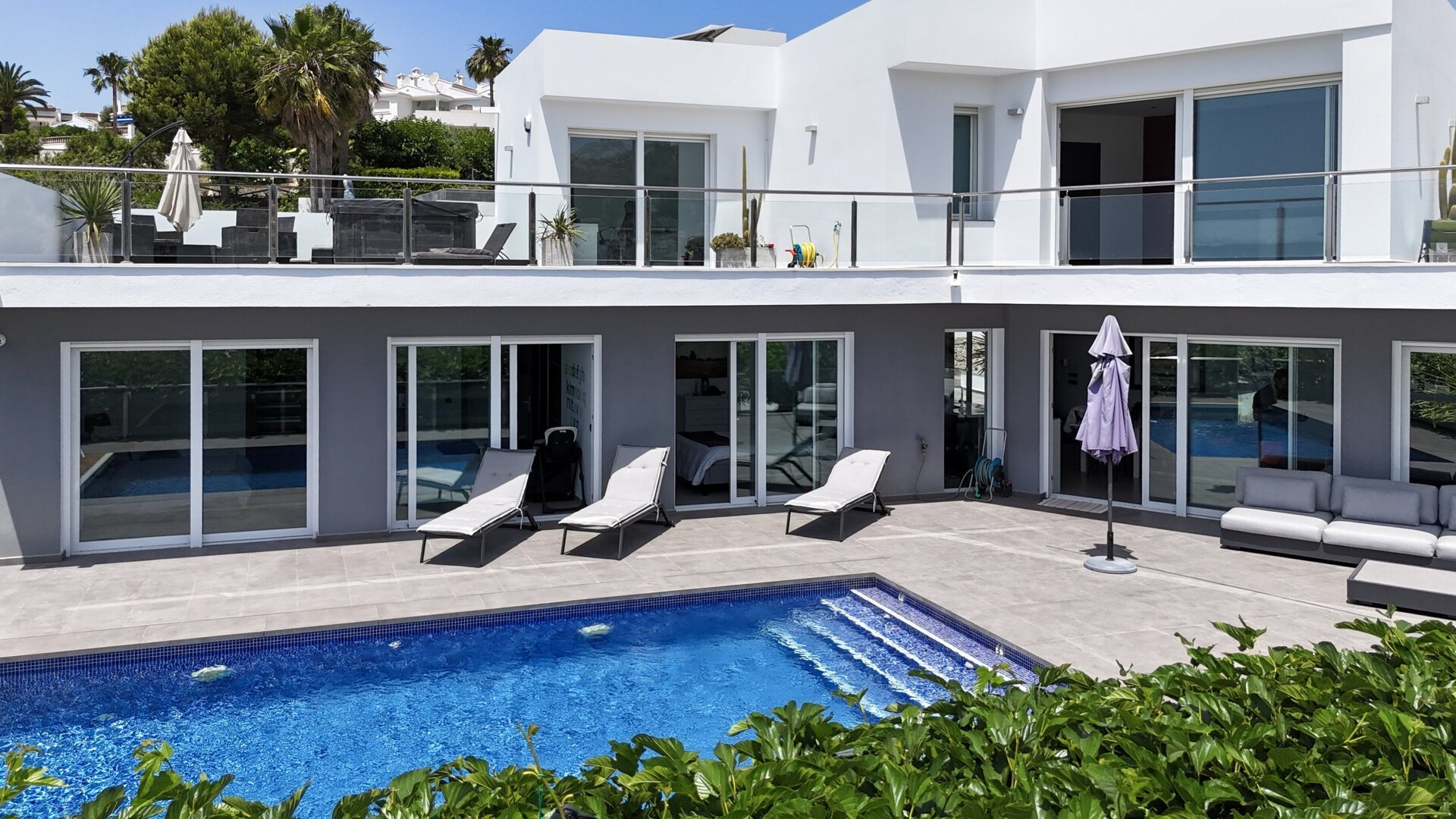 luxe villa jacuzzi